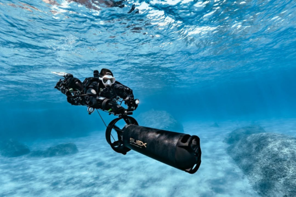 Diver wearing drysuit underwear with Suex Goldfinder-XJ DPV