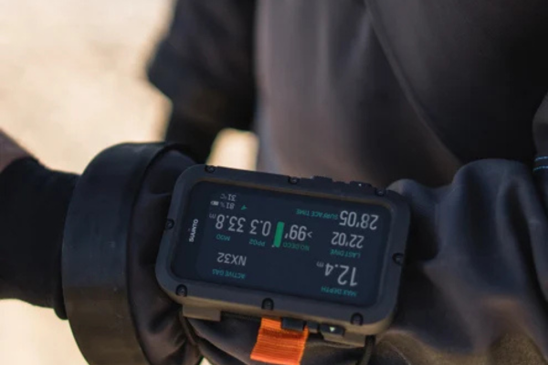 Diver wearing Suunto Nautic Dive Computer