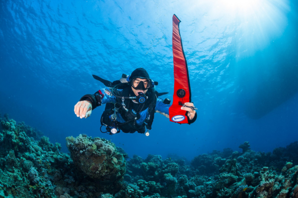 Diver underwater deploying an Halcyon SMB